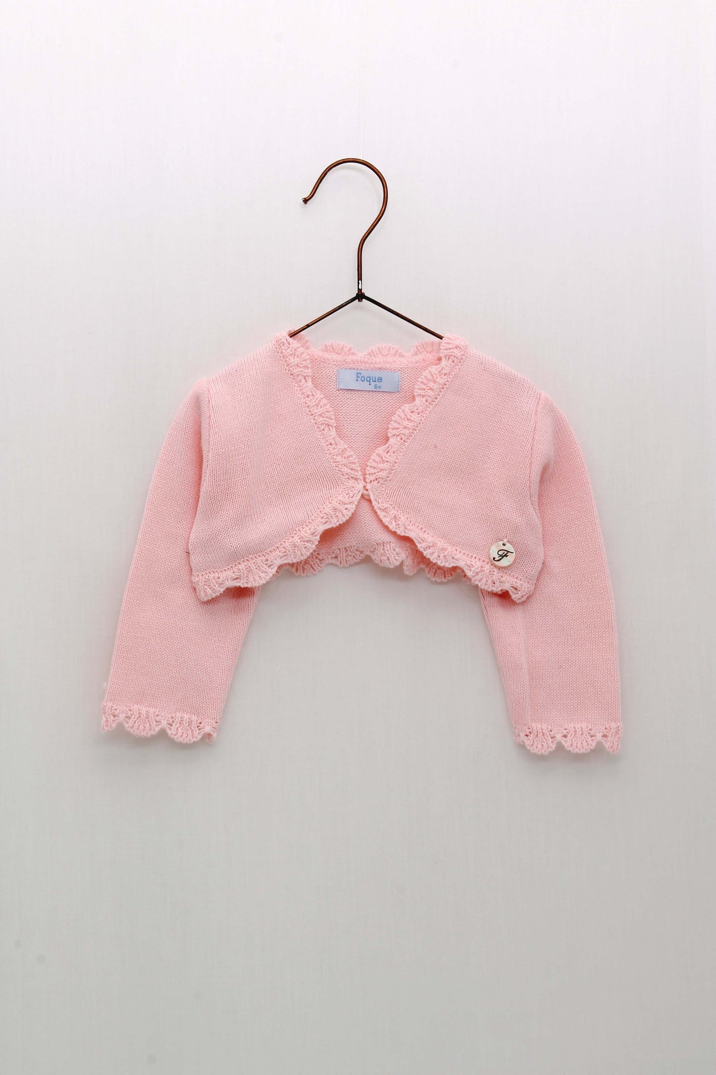 Short knitted jacket