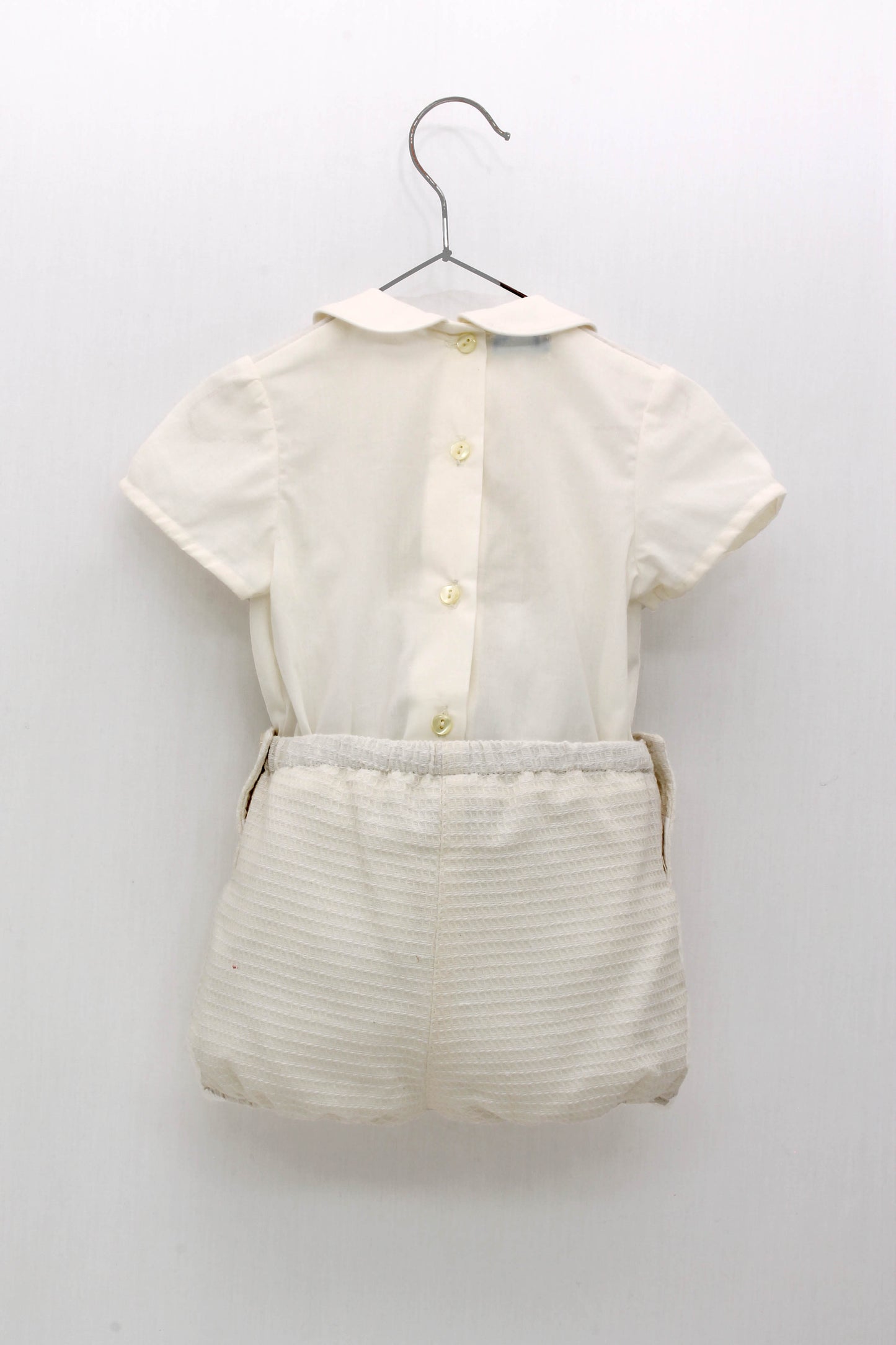 Conjunto bautizo camisa cuello bebé y pantalón corto textura