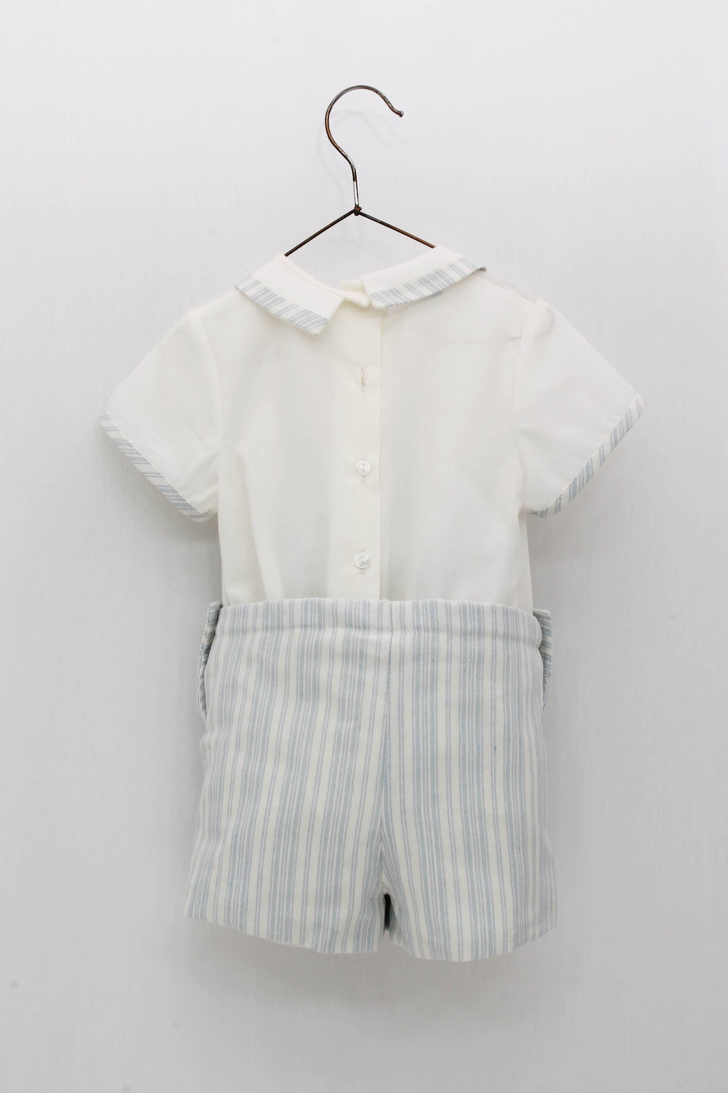 Shirt collar and striped shorts set