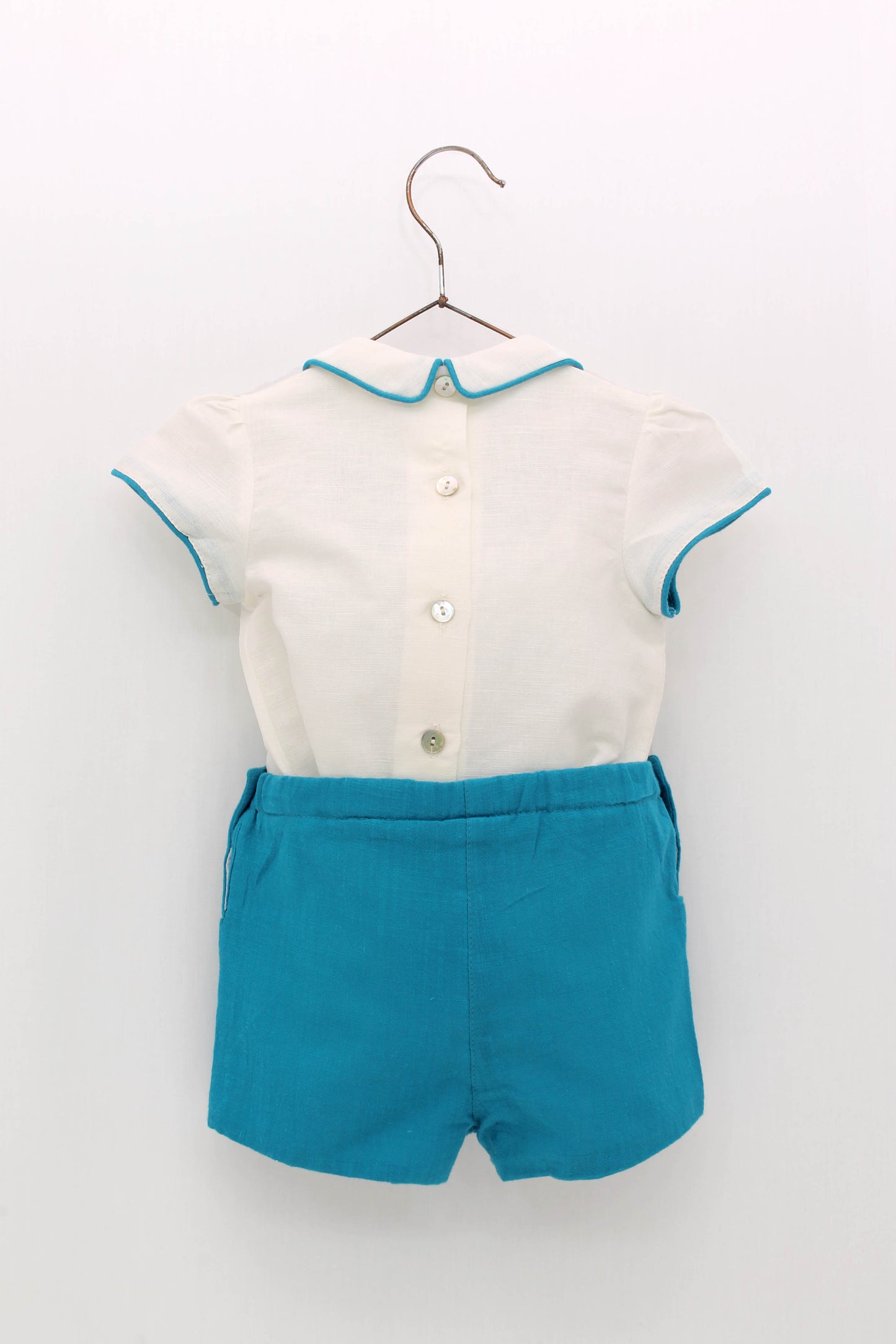 Buttoned shirt and shorts set