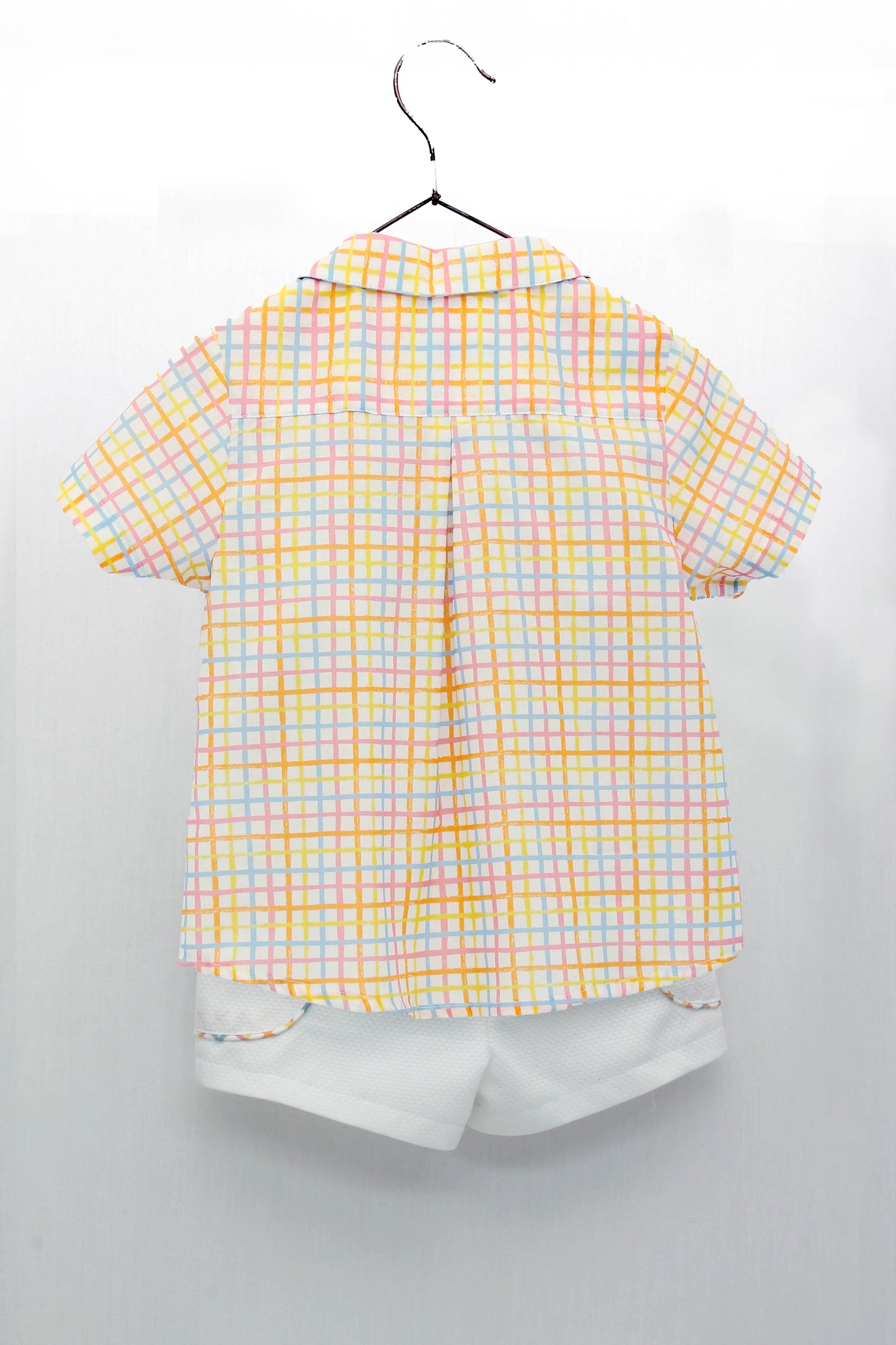 Conjunto camisa cuadro multicolor y pantalón corto