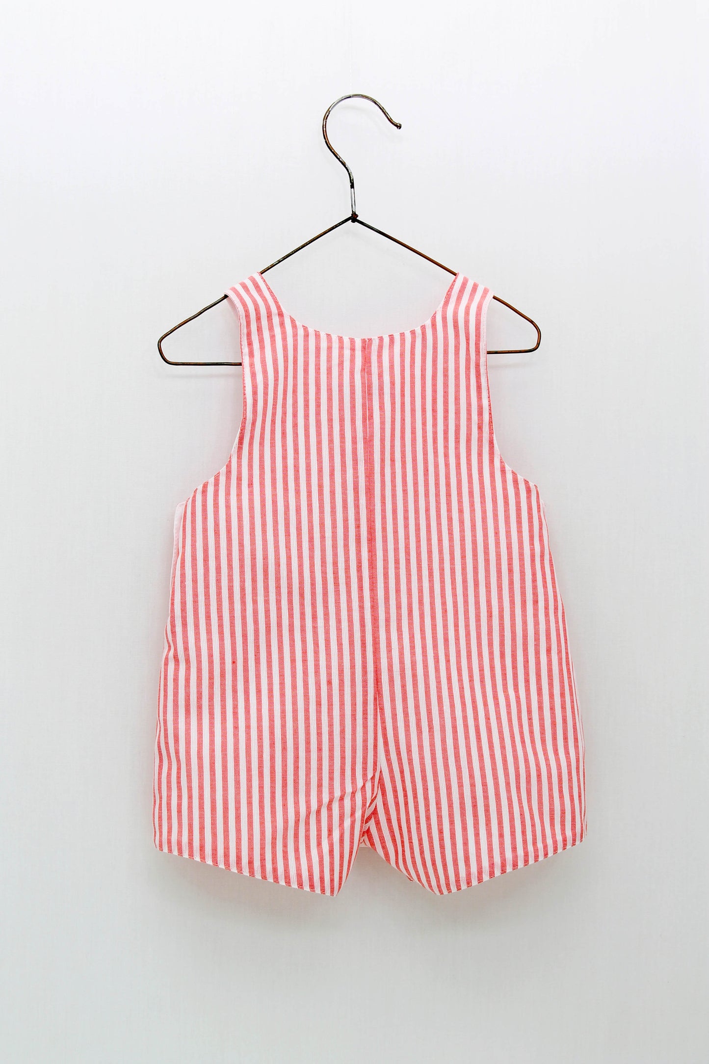 Conjunto peto rayas con bolsillo y camisa cuello camisero