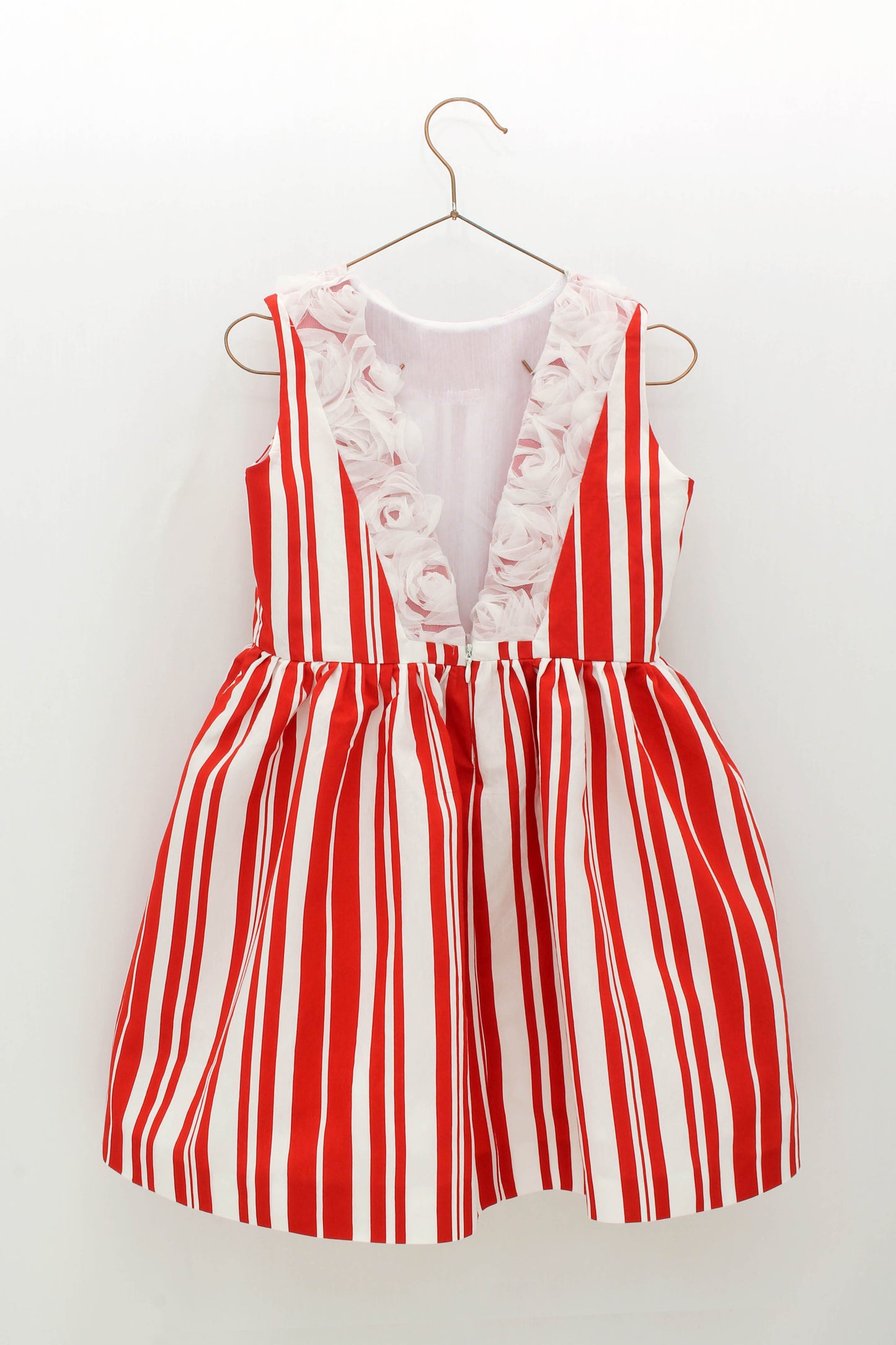 Vestido rayas con adorno tul