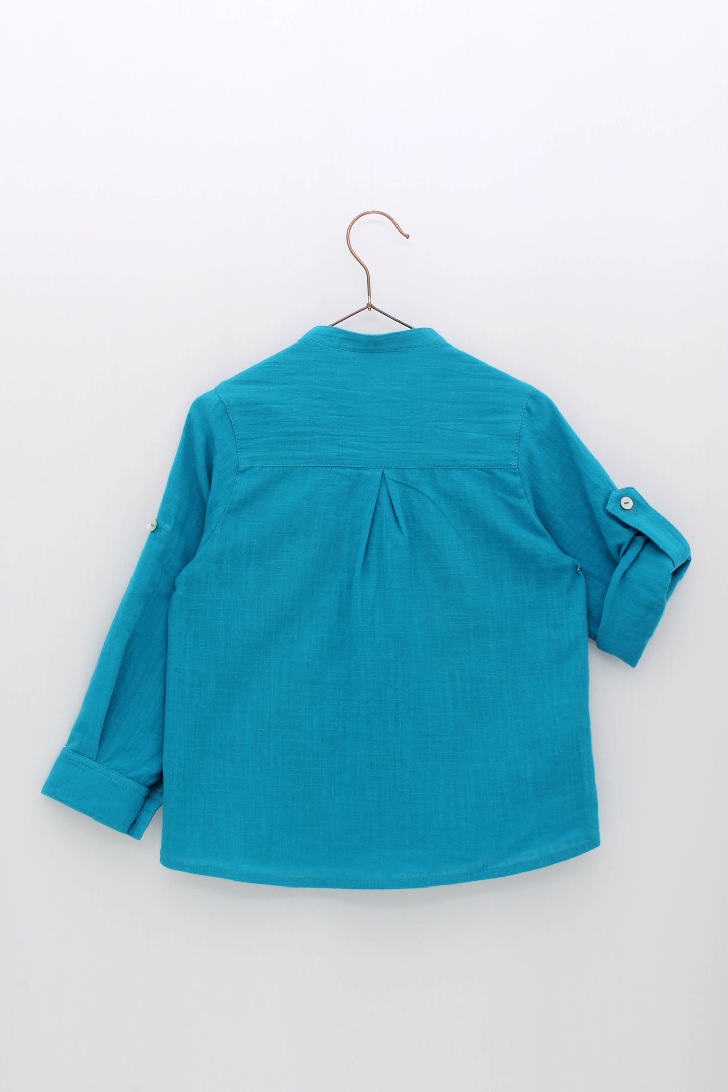 Conjunto camisa efecto bambula cuello mao y pantalón corto