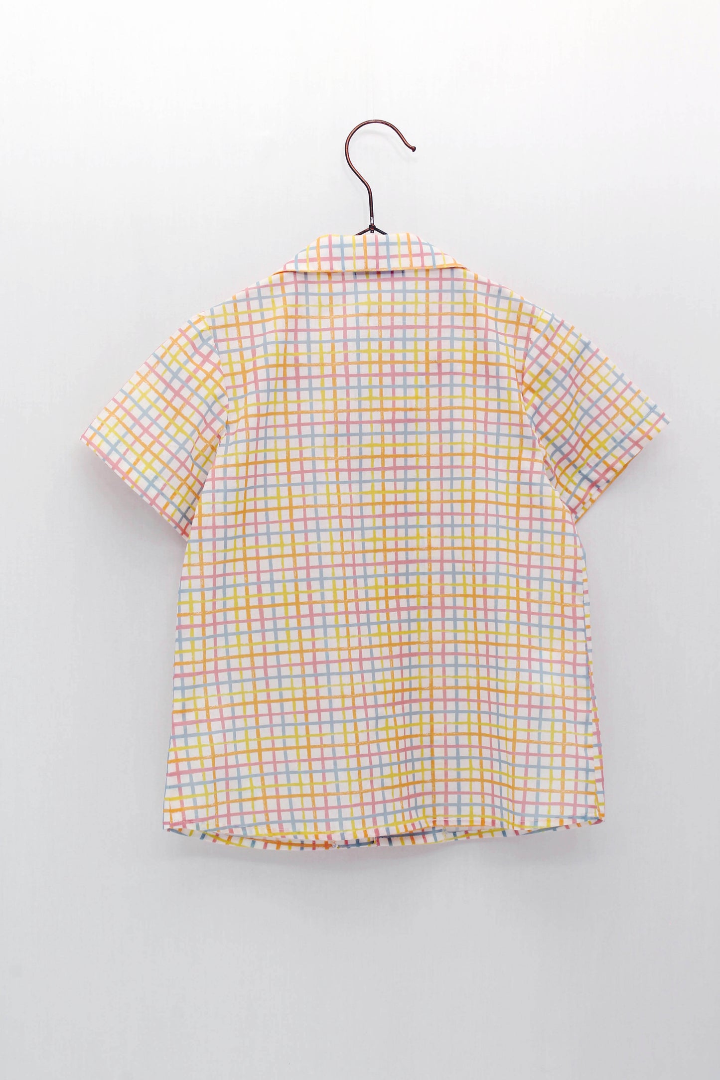 Conjunto camisa cuadro multicolor y pantalón corto