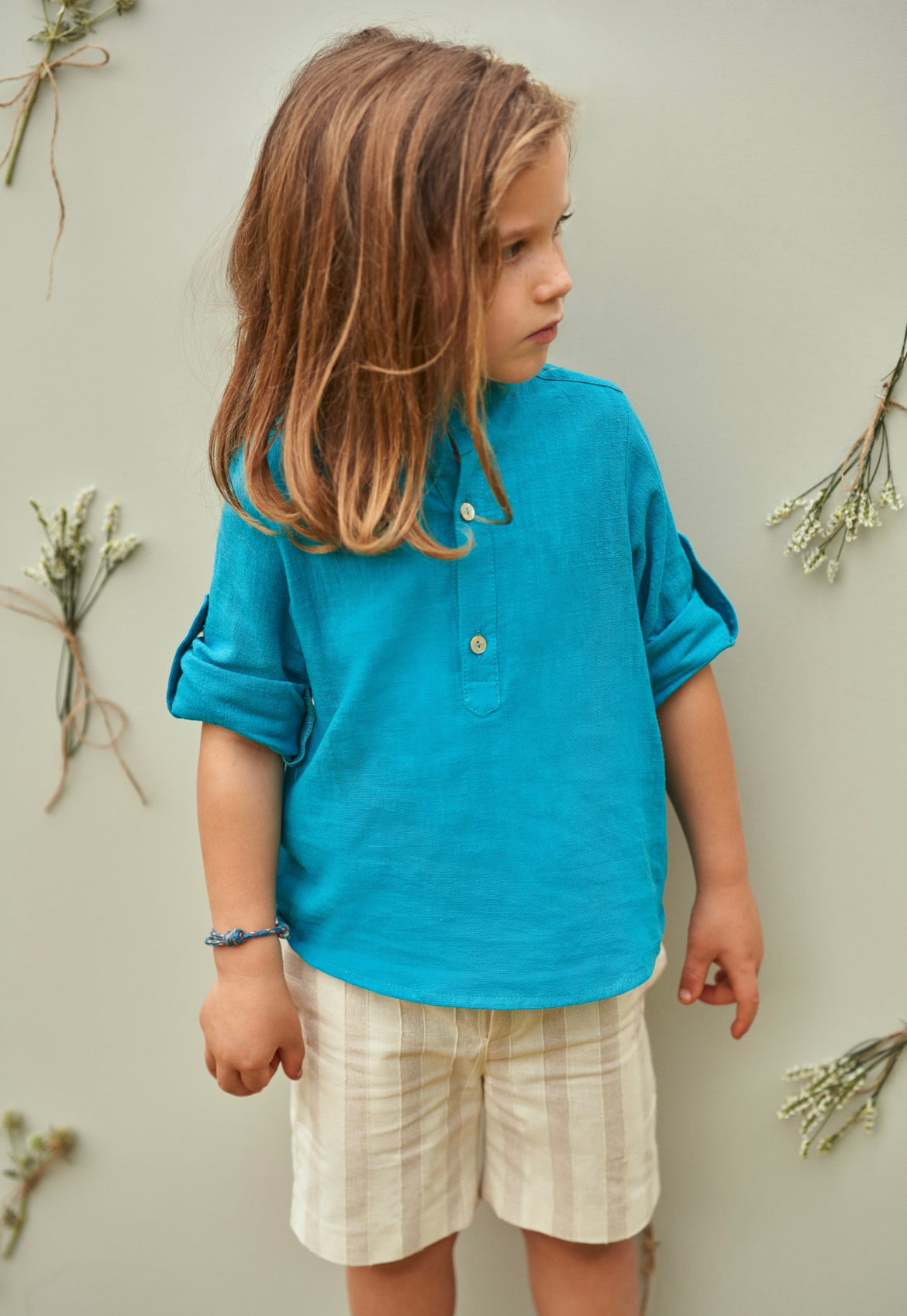 Conjunto camisa efecto bambula cuello mao y pantalón corto