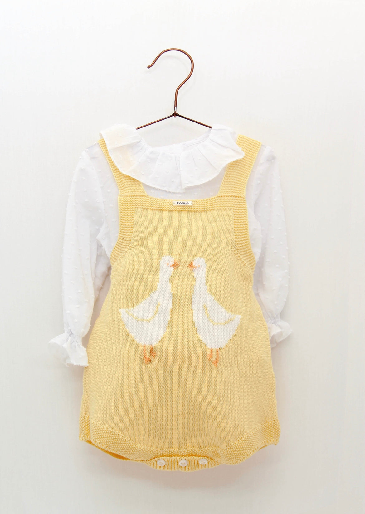 Conjunto ranita patitos y blusa cuello volante