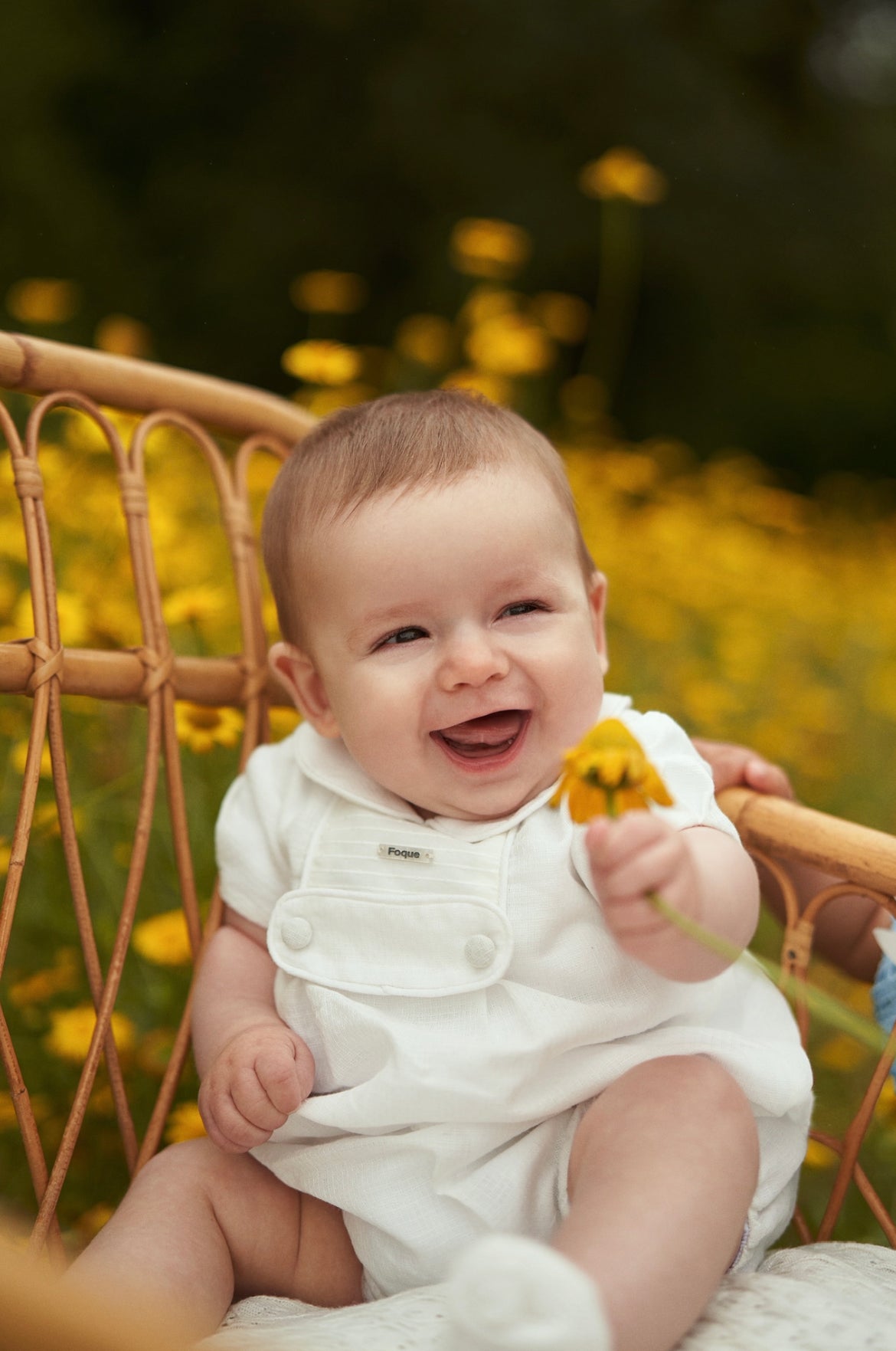 Baby romper with piping at the neck
