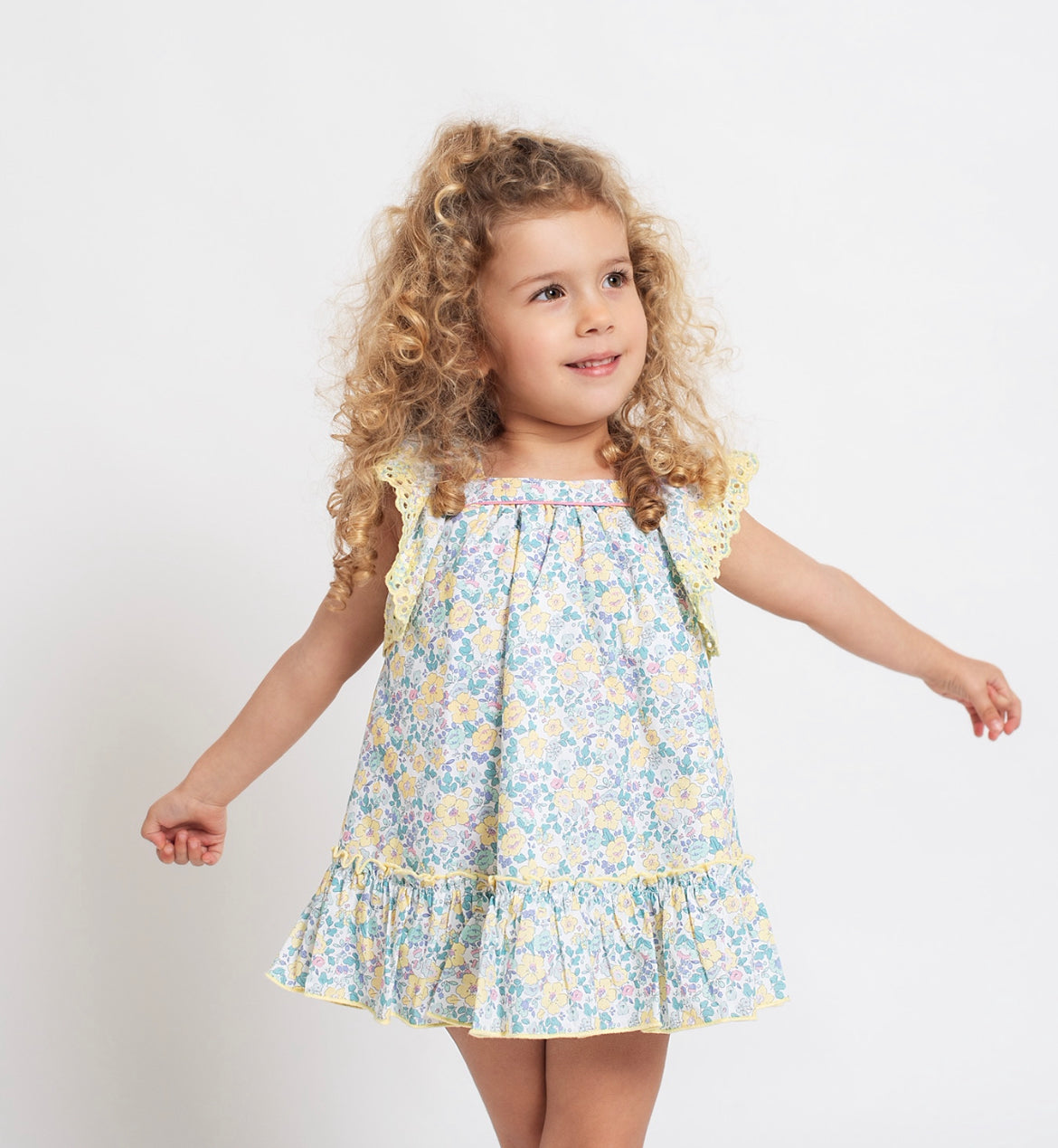 Vestido flores con bordados
