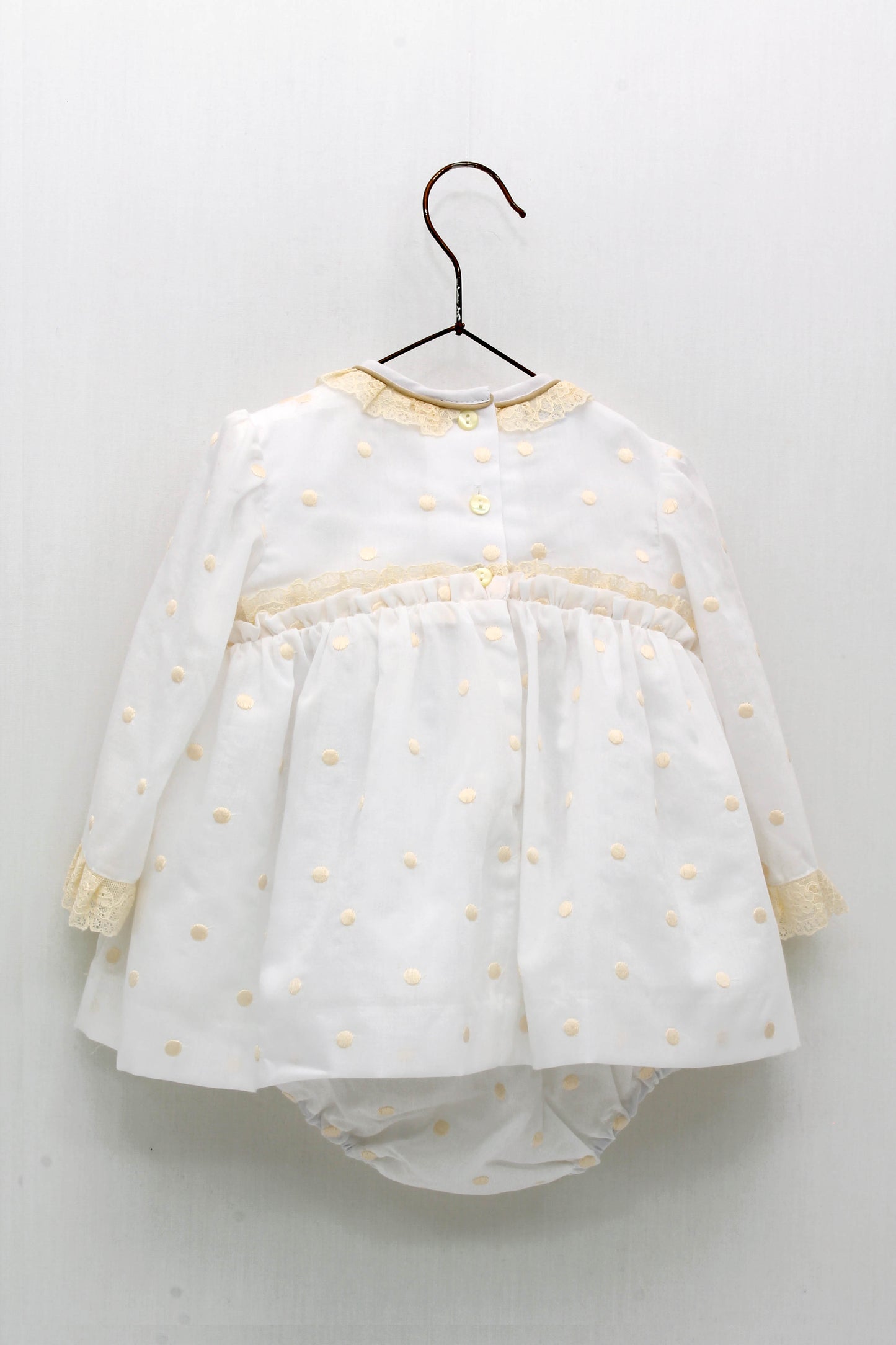 Vestido jesusito con bodoque bordado