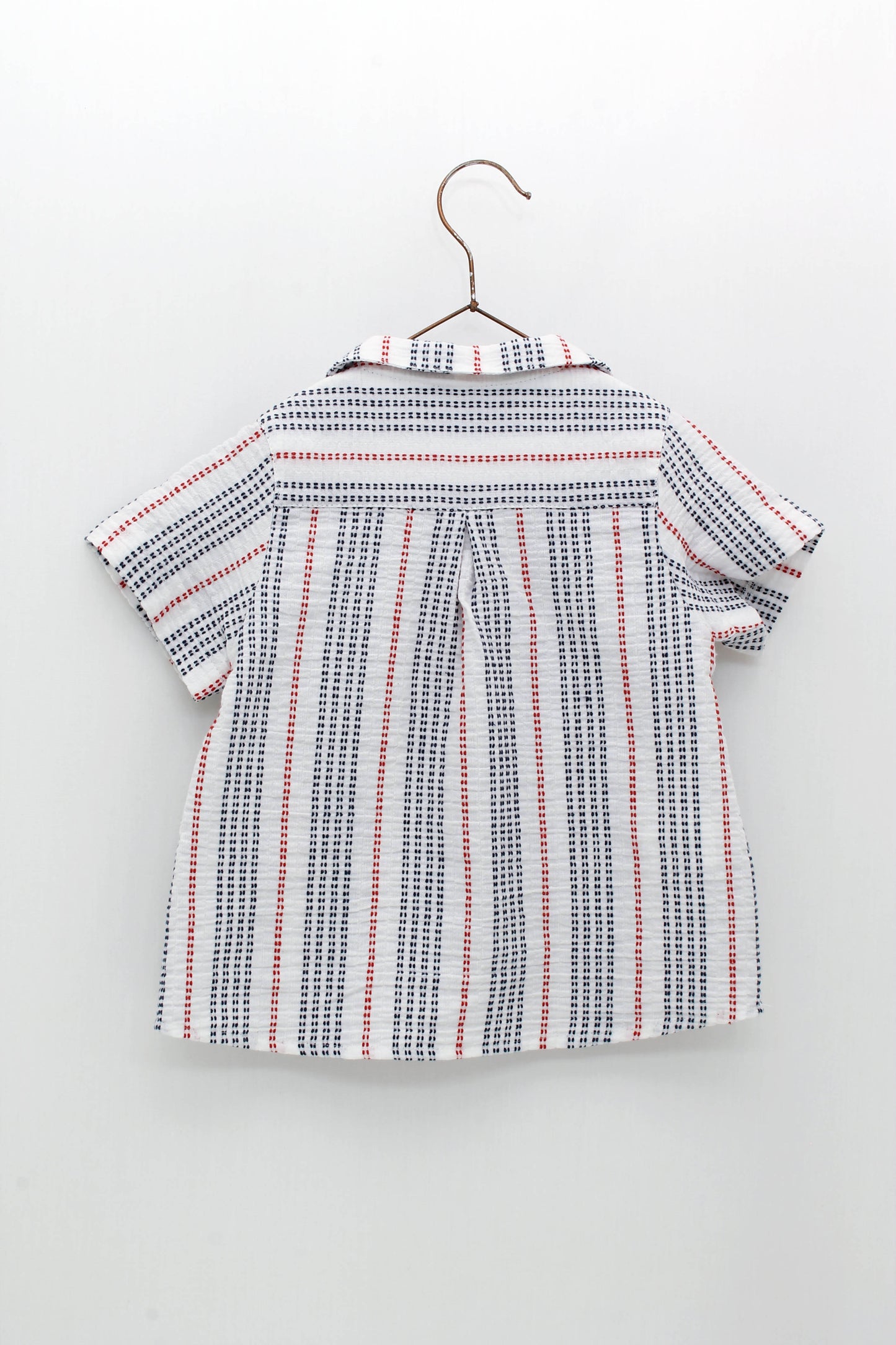 Baby boy shorts set and shirt with a multi-striped bambula shirt collar with stitch effect