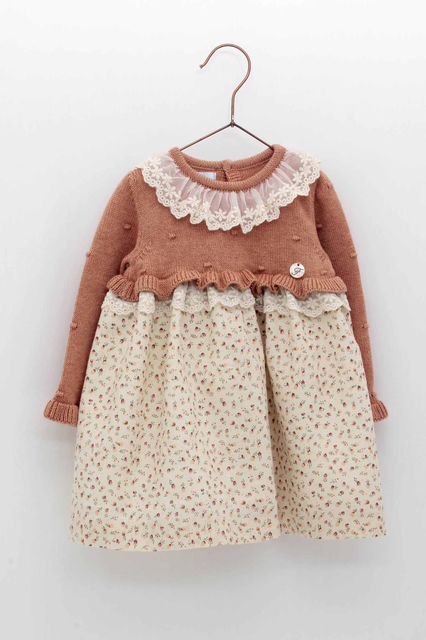 Vestido Faldón Cuello Tira Bordada