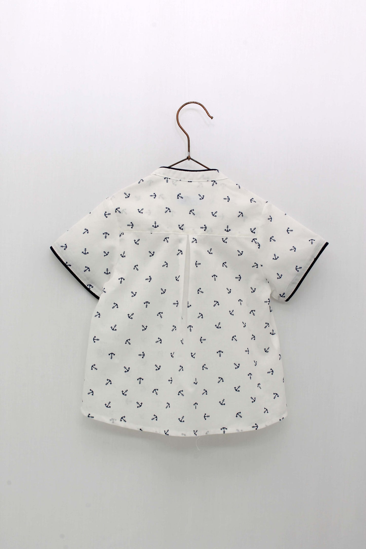 Set of shorts and Mao collar shirt with anchor print