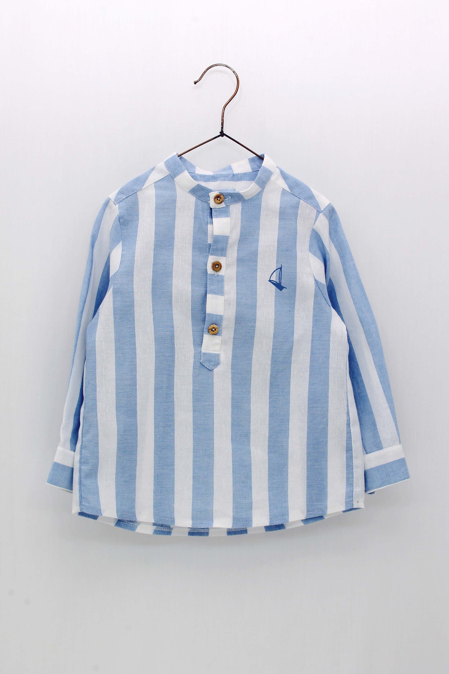 Conjunto Camisa Cuello Mao Rayas Botones Madera Y Bermuda Azul Regata