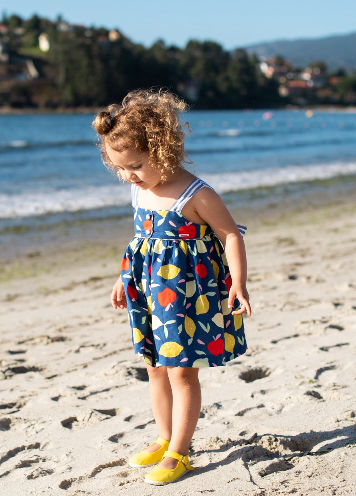 Vestido Estampado Frutas De Tirantes Con Lazadas A Rayas