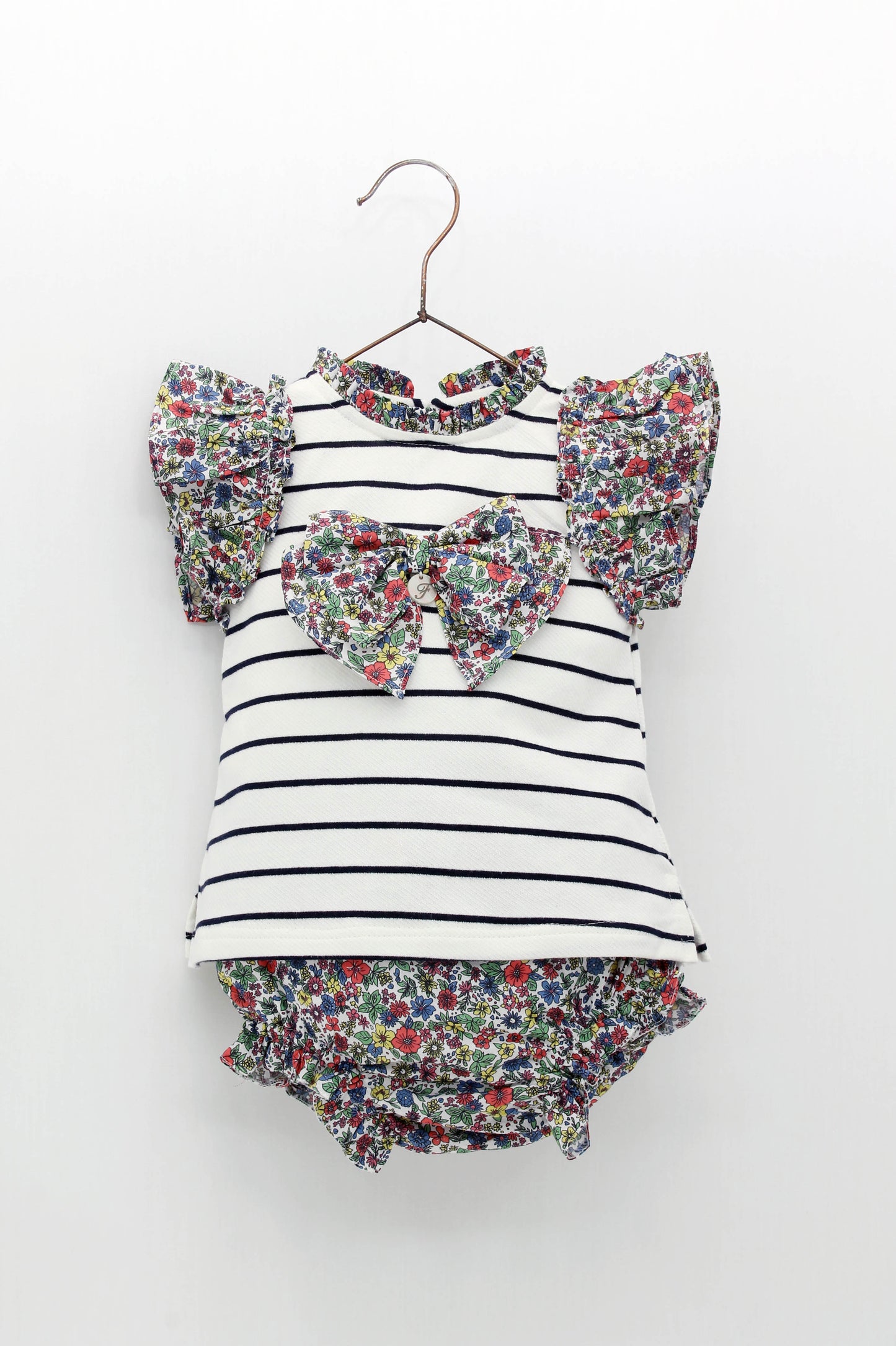 Conjunto blusa manga mariposa y braguita flores