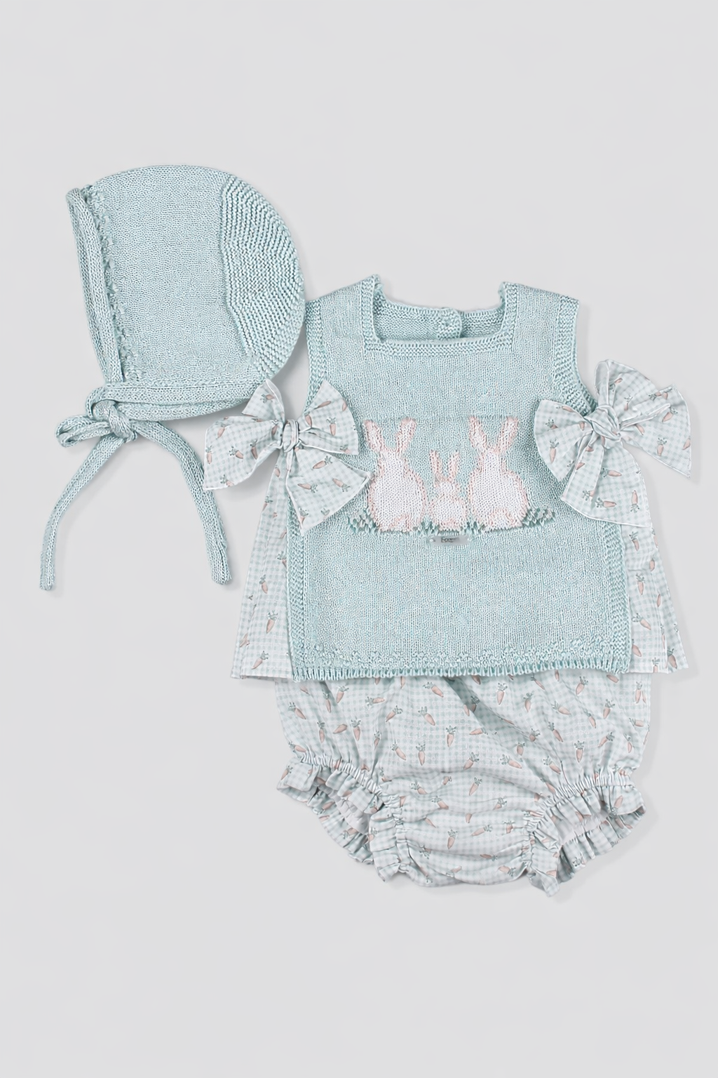 Conjunto bebé niña punto celeste con lazos y conejitos con capota