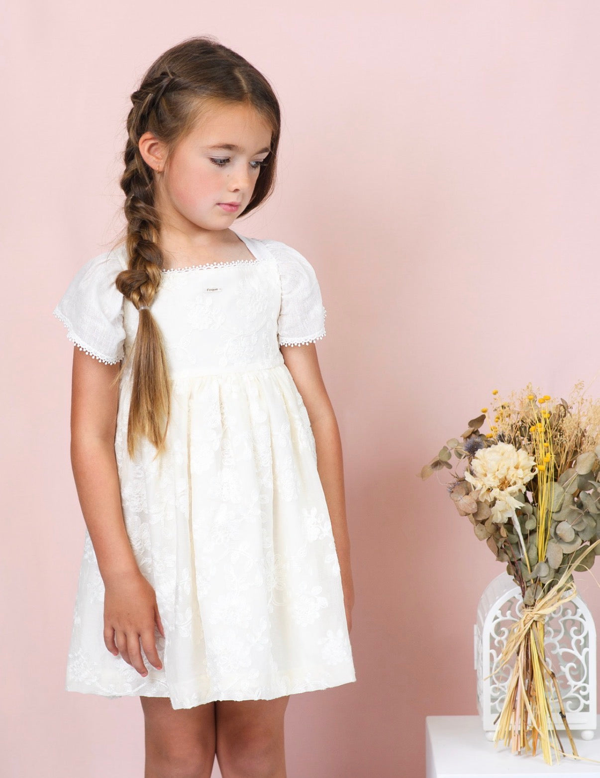 Vestido ceremonia bordado con mangas tul