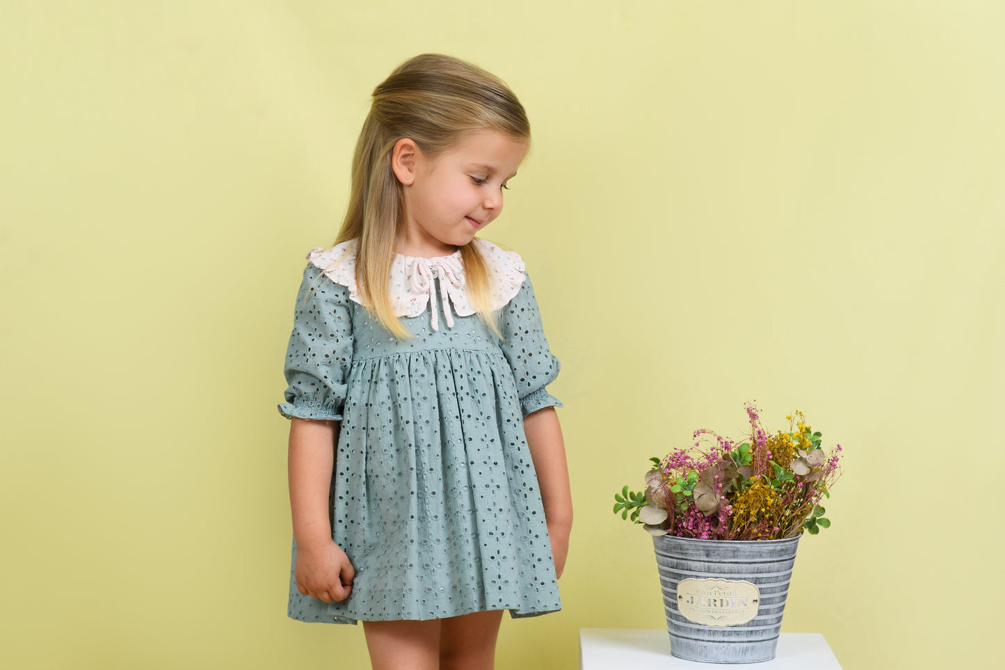 Vestido bebé niña verde agua con cuello floral