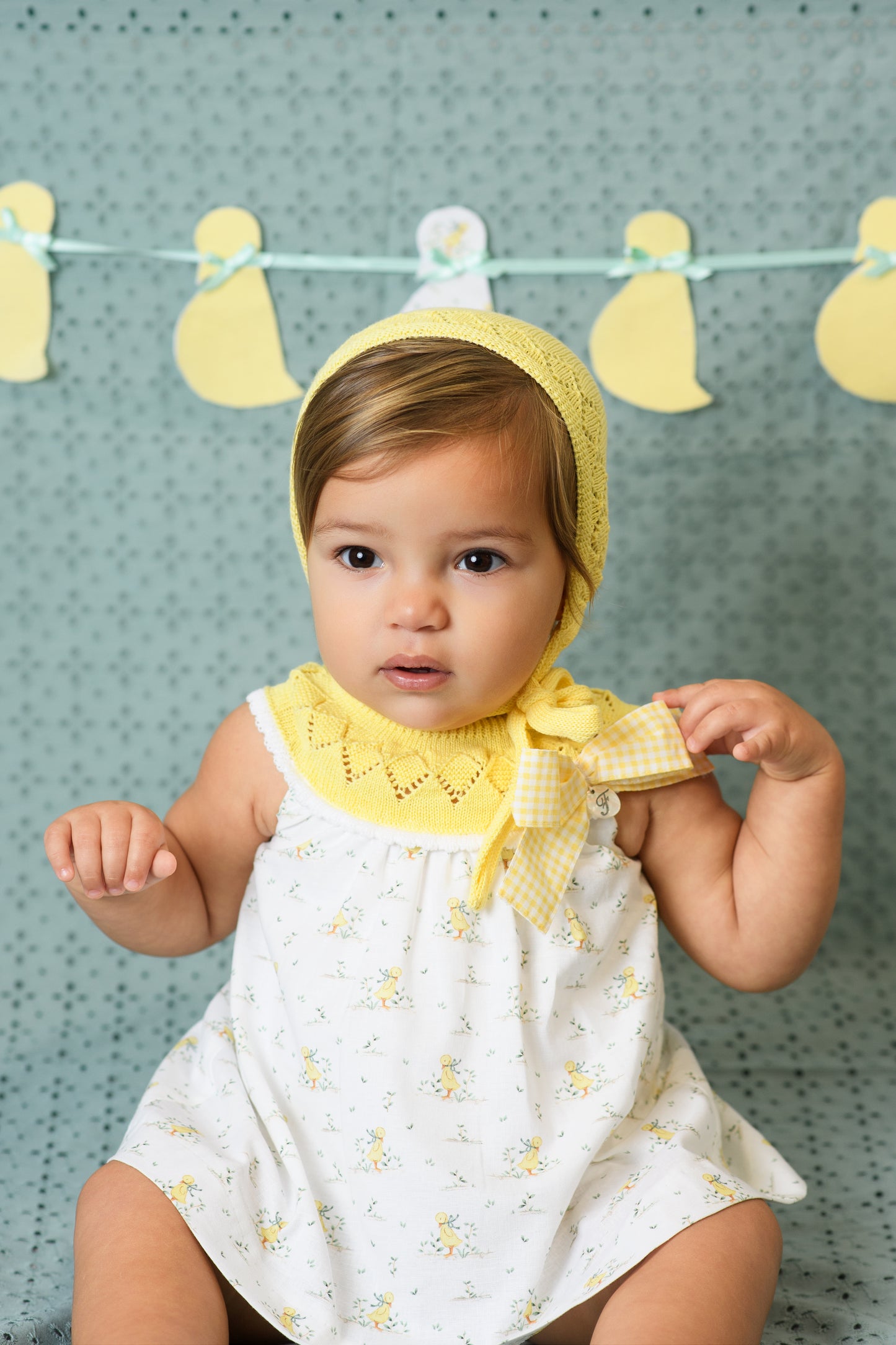 Vestido bebé niña estampado con cuello de punto amarillo