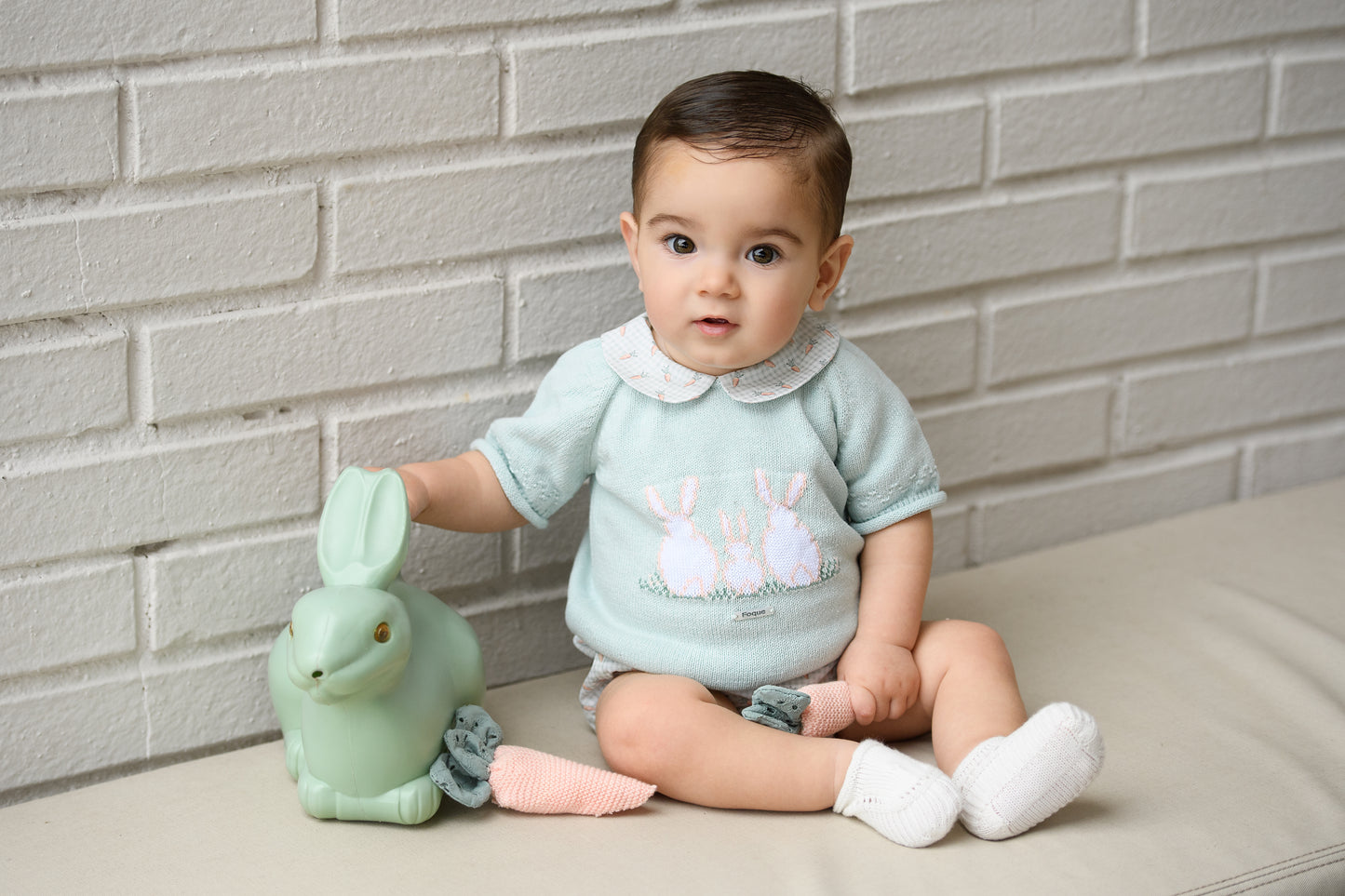 Conjunto bebé punto celeste con conejitos