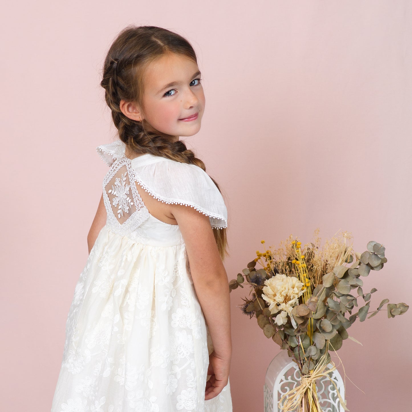 Vestido ceremonia bordado con mangas tul