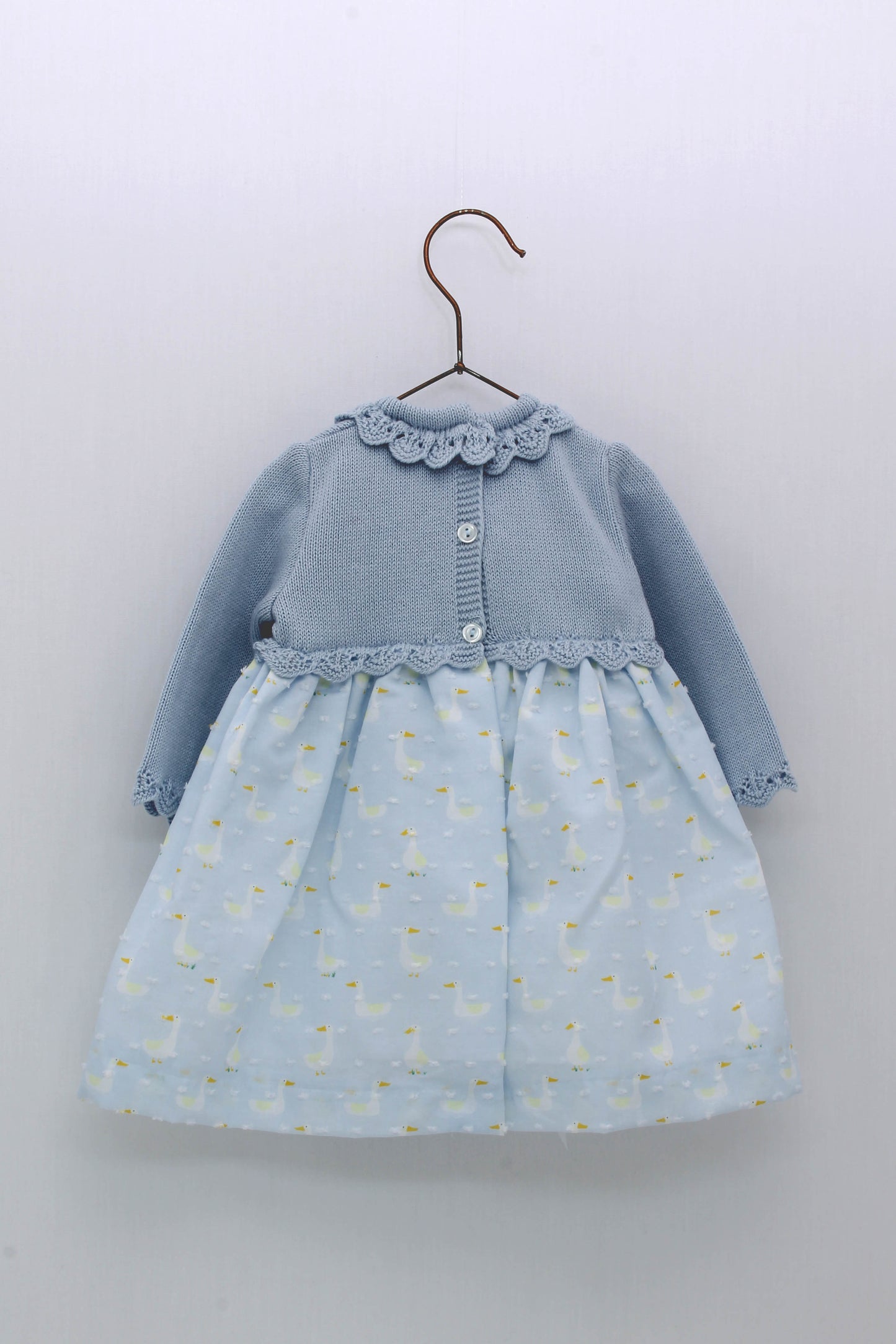 Skirt-type dress with knitted collar