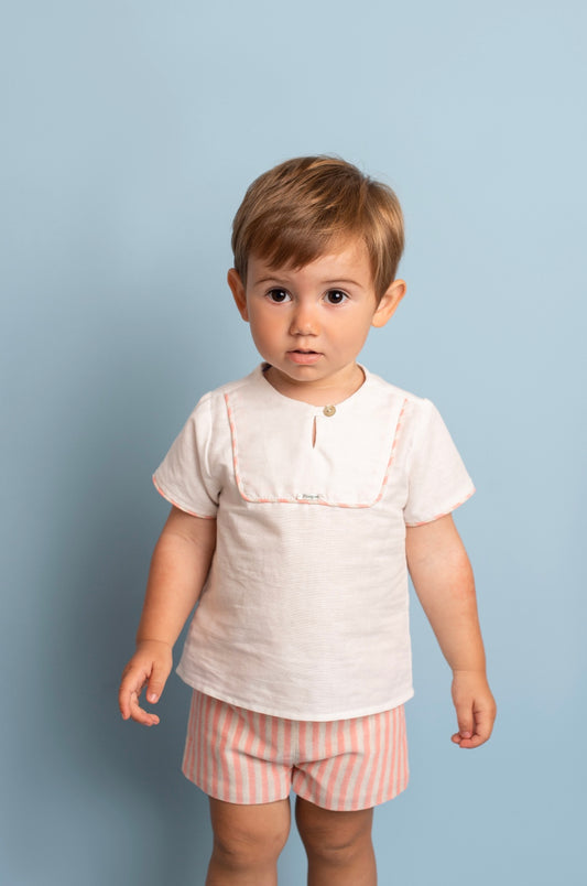 Linen set with a baker's collar shirt and striped shorts